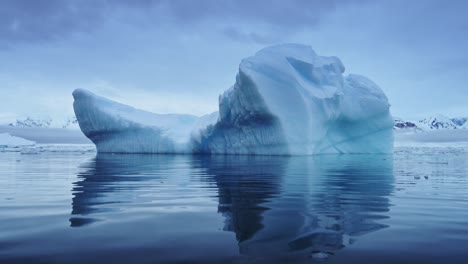 Aerial-drone-shot-of-Antarctica-Icebergs,-Big-Beautiful-Massive-Icebergs-Floating-in-the-Ocean-in-the-Beautiful-Southern-Sea-on-the-Antarctic-Peninsula,-Ice-Formation-Reflection-in-Calm-Still-Water