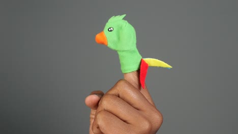 pájaro títere de dedo