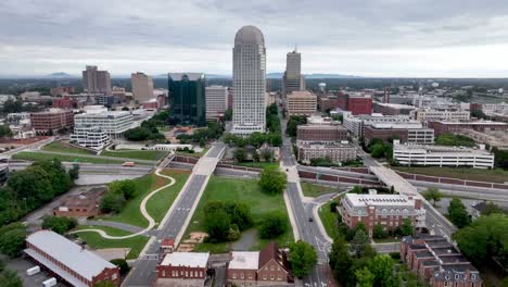 Schneller-Vorstoß-Aus-Der-Luft-Nach-Winston-Salem,-North-Carolina,-North-Carolina