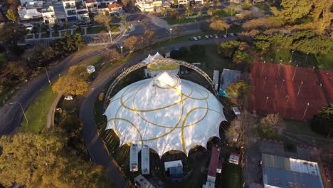 Anima-Zirkus-Im-Sarmiento-Park-In-Buenos-Aires,-Argentinien