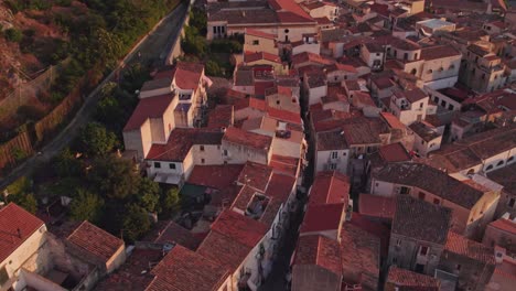 Vista-Aérea-De-La-Ciudad-Medieval-De-Cefalu-Durante-El-Verano-Al-Atardecer,-Sicilia,-Italia