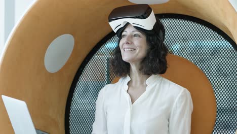 Happy-businesswoman-in-vr-headset