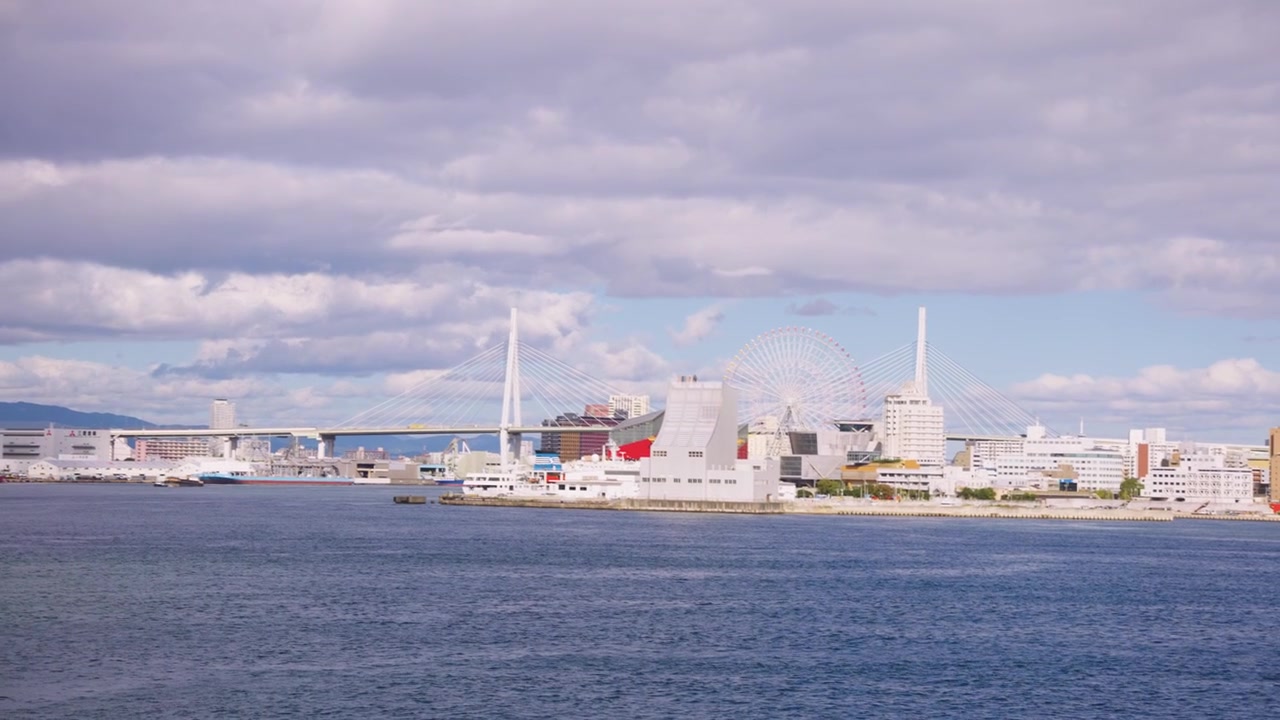 Porto di Osaka e area di Osakako, il porto più grande del Kansai, Giappone.