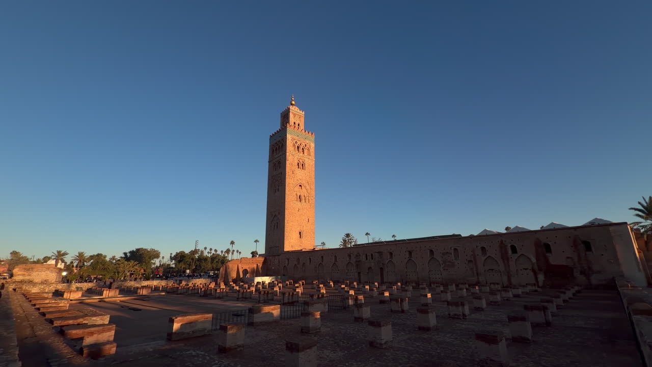 İkonik Kutubiyye Camii Minaresi ve Kalıntıları, Gündüz Vakti Marakeş, Fas