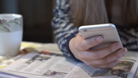 Using-Smartphone-Whilst-Reading-Paper