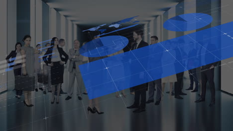 animación de datos financieros sobre una mujer de negocios caucásica y un hombre de negocios que se dan la mano