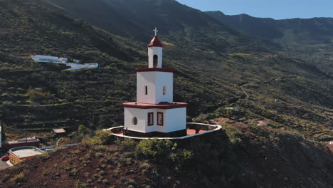 fantastica toma aerea en orbita ya poca distancia de la ermita de la caridad y donde se ve el mar