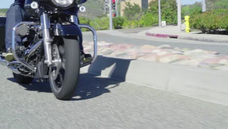 jinete de harley vuela por