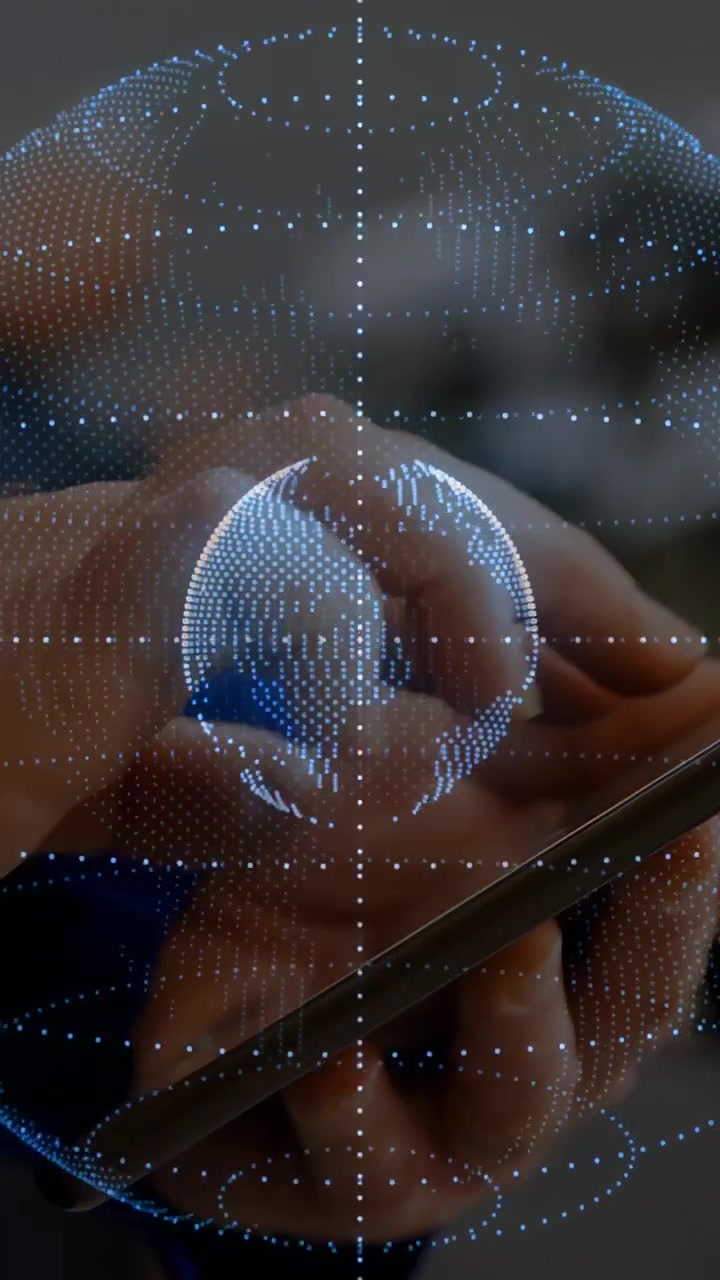 Video verticale: Mani maschili che toccano il telefono, scorrendo per modellare un globo punteggiato in una visualizzazione dati stabile.