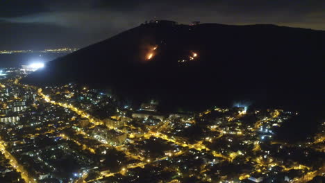 Combatir-Incendios-Cerca-De-La-Ciudad