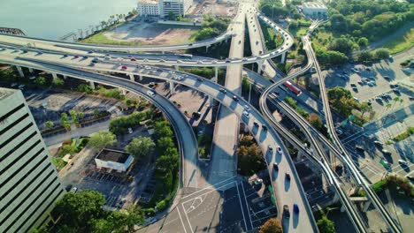 fotografía aérea de la autopista elevada y el río st. johns en jacksonville, florida, estados unidos