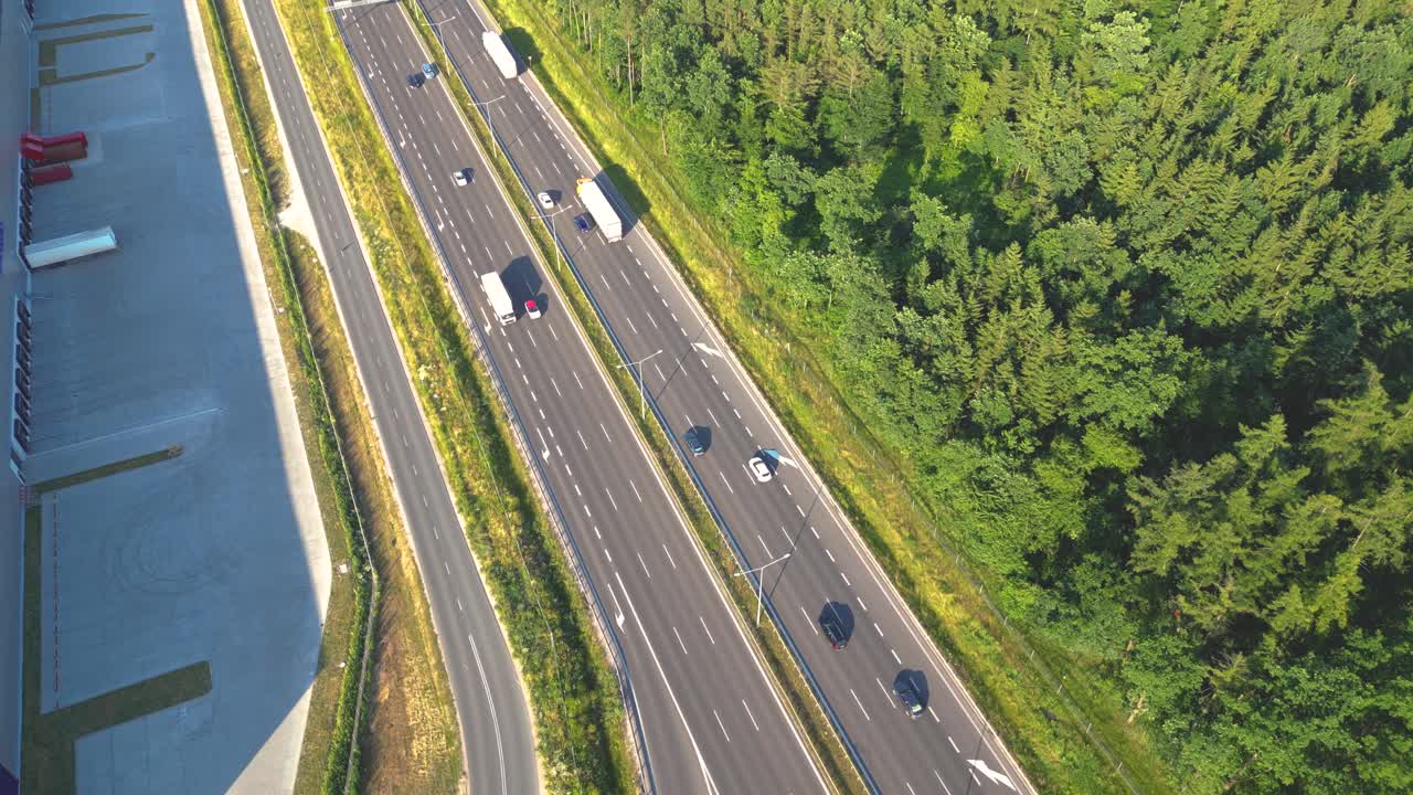물품 창고의 공중 전망