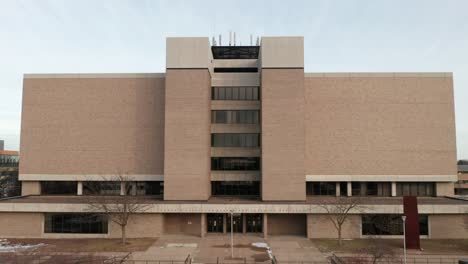 aéreo, edificio del campus en la universidad de wisconsin stevens point