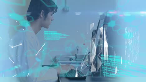video de compote digital del procesamiento de datos médicos contra un trabajador de salud caucásico masculino que usa computadora