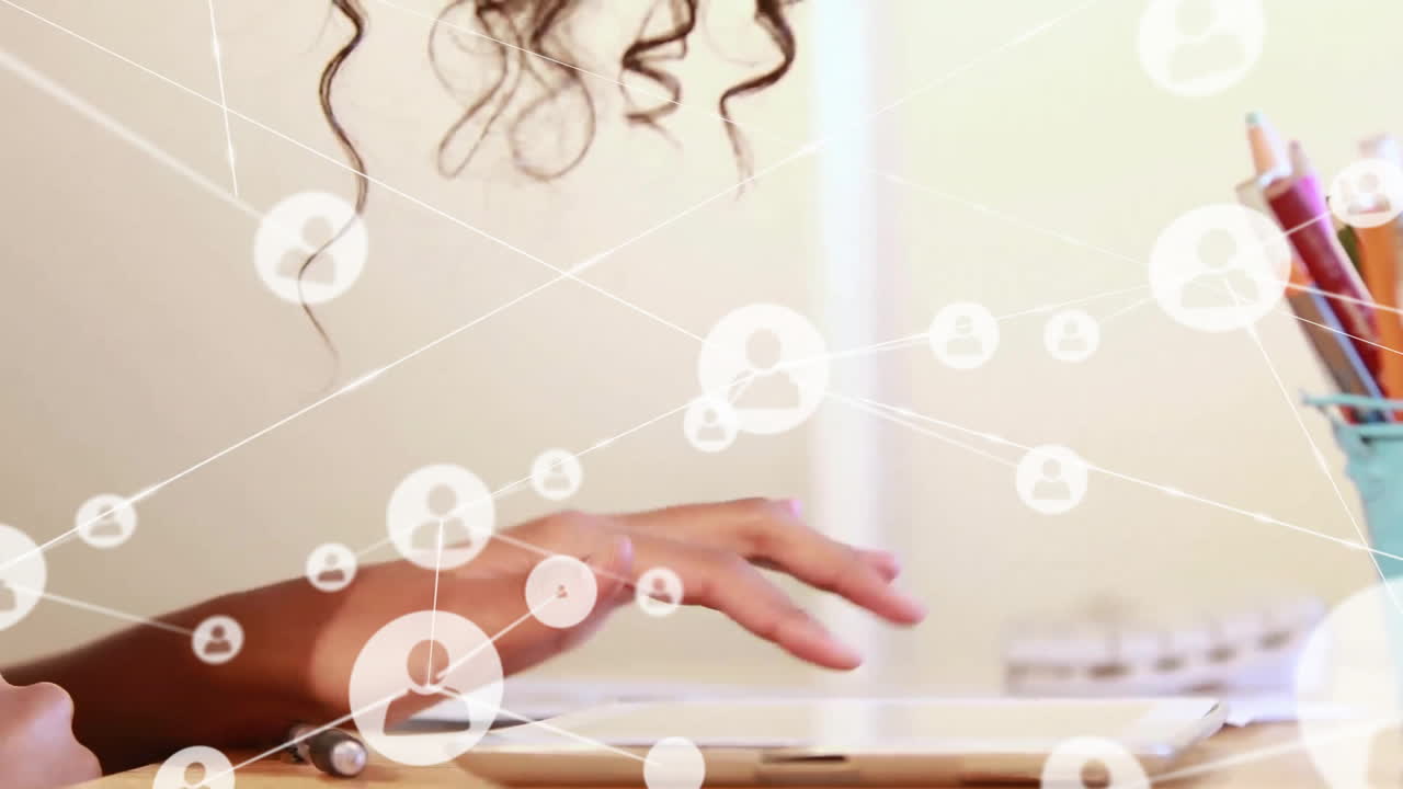 animación de una red de conexiones con iconos sobre una mujer biracial usando una tableta