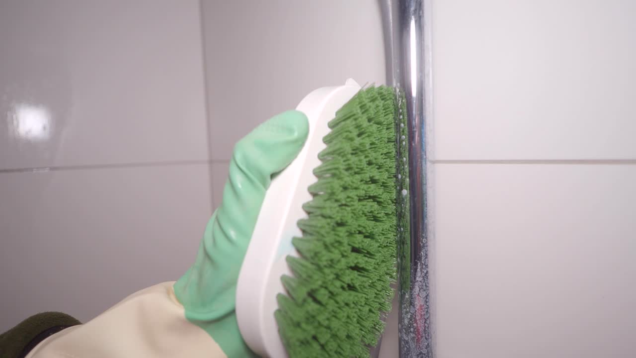 Cleaning a Shower Rod