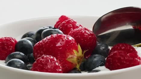 yogurt parfait with berries