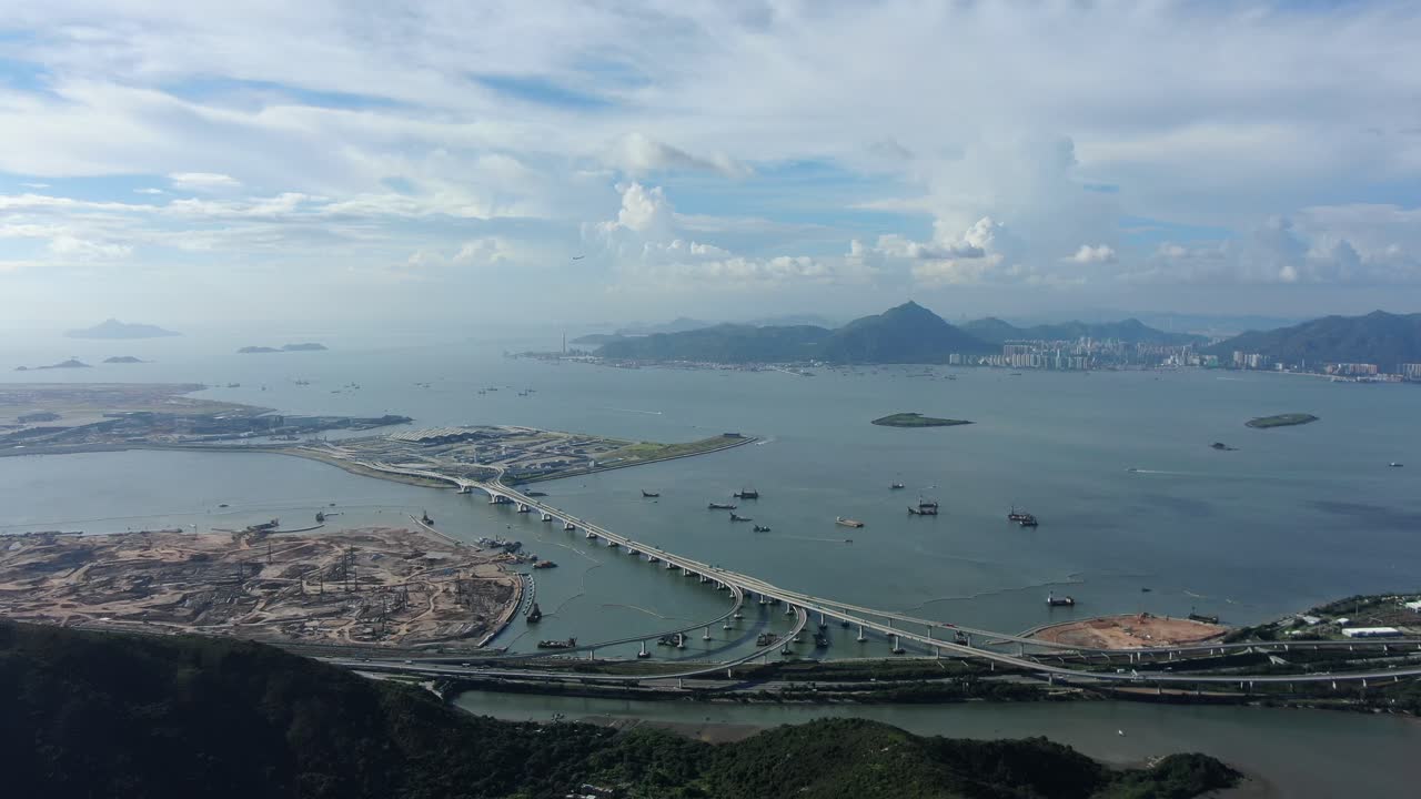 instalaciones de cruce fronterizo de hong kong y puente principal y sistema de carreteras en construcción, vista aérea