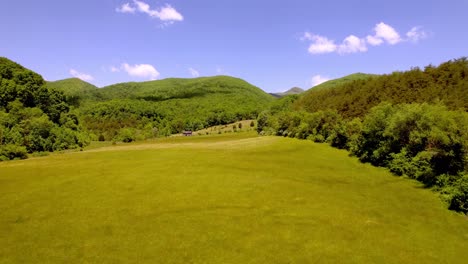 Antiguo-Granero-Y-Pastura-Antena-Baja-En-Primavera-Cerca-De-Saltville-Virginia