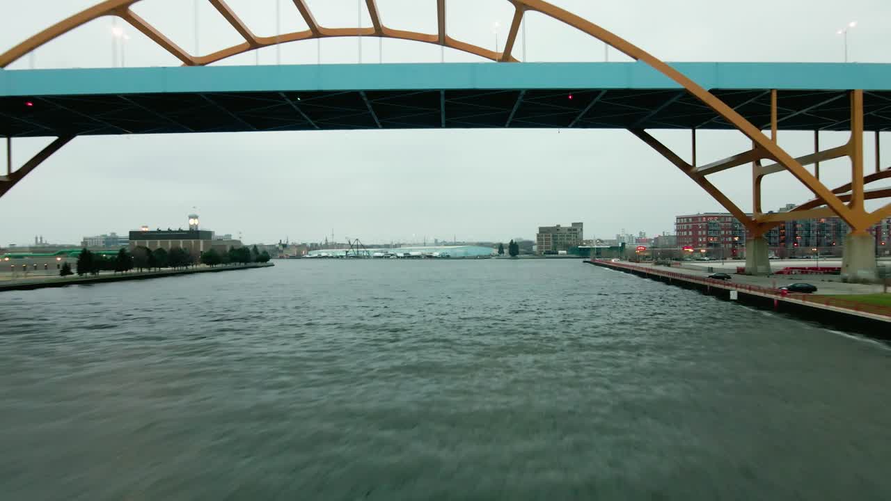 다니엘 w 아래 fying