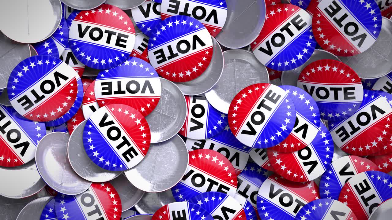 애국자 미국 선거 투표 버튼은 알파 화면을 완벽한 전환 또는 화면 아내는 큰 어리로 채니다. 핀은 빨간색, 색 및 파란색으로 별과 줄무 테마를 특징으로합니다.