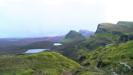 Die-Fairy-Pools-Auf-Der-Schottischen-Isle-Of-Skye-Sind-An-Einem-Bewölkten-Tag-Zu-Sehen