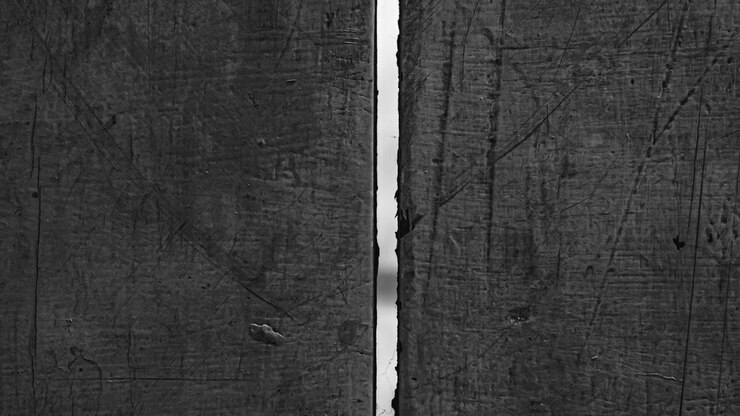 Dark wood texture with vertical lines