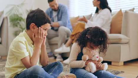 Familia,-Pelea-Y-Padres-Discuten-Con-Los-Niños