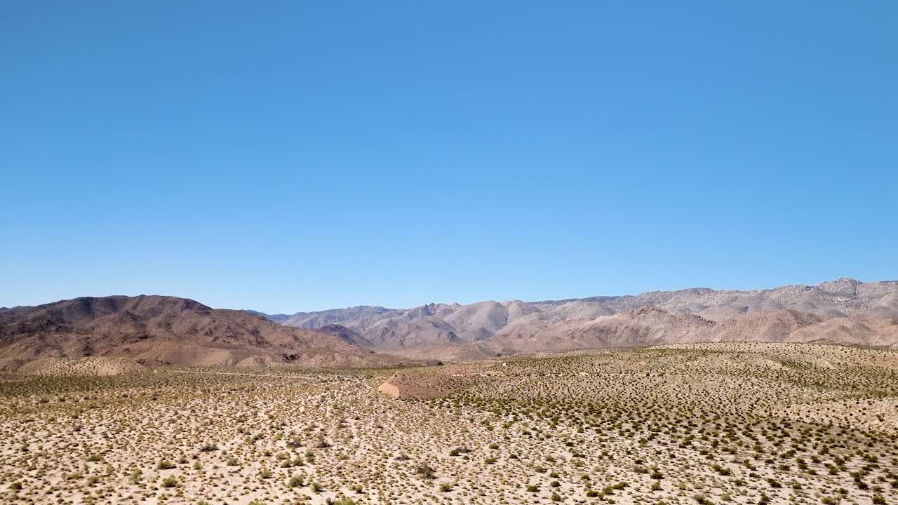 Natura desolata delle montagne desertiche a Ocotillo nella Contea Imperiale, California, Stati Uniti