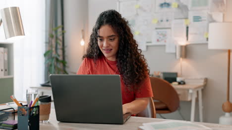 Laptop,-Diseño-Y-Creatividad-Con-Una-Mujer.