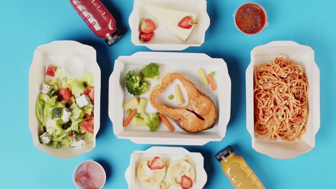 サーモン、パスタ、サラダ、デザートを含むヘルシーな食事宅配