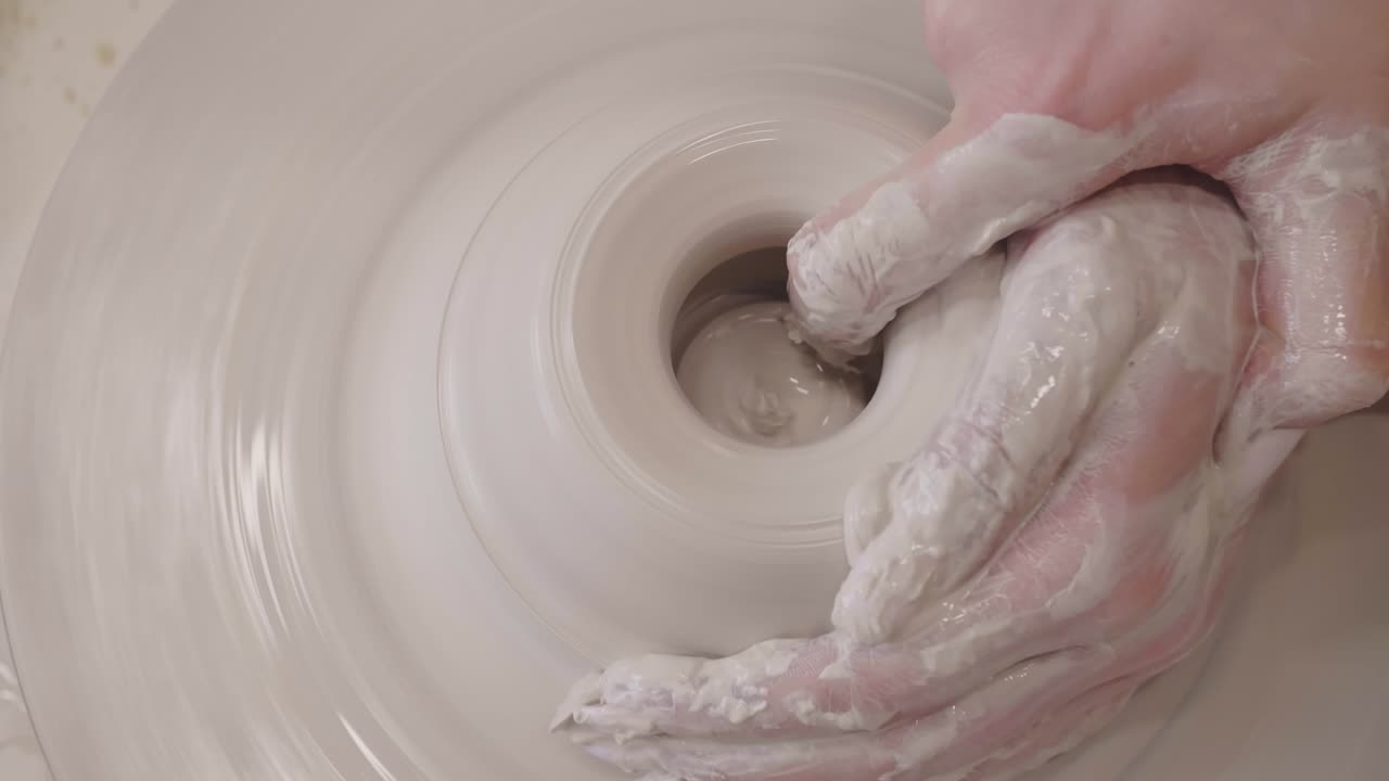 도자기 바를 사용하는 도자기