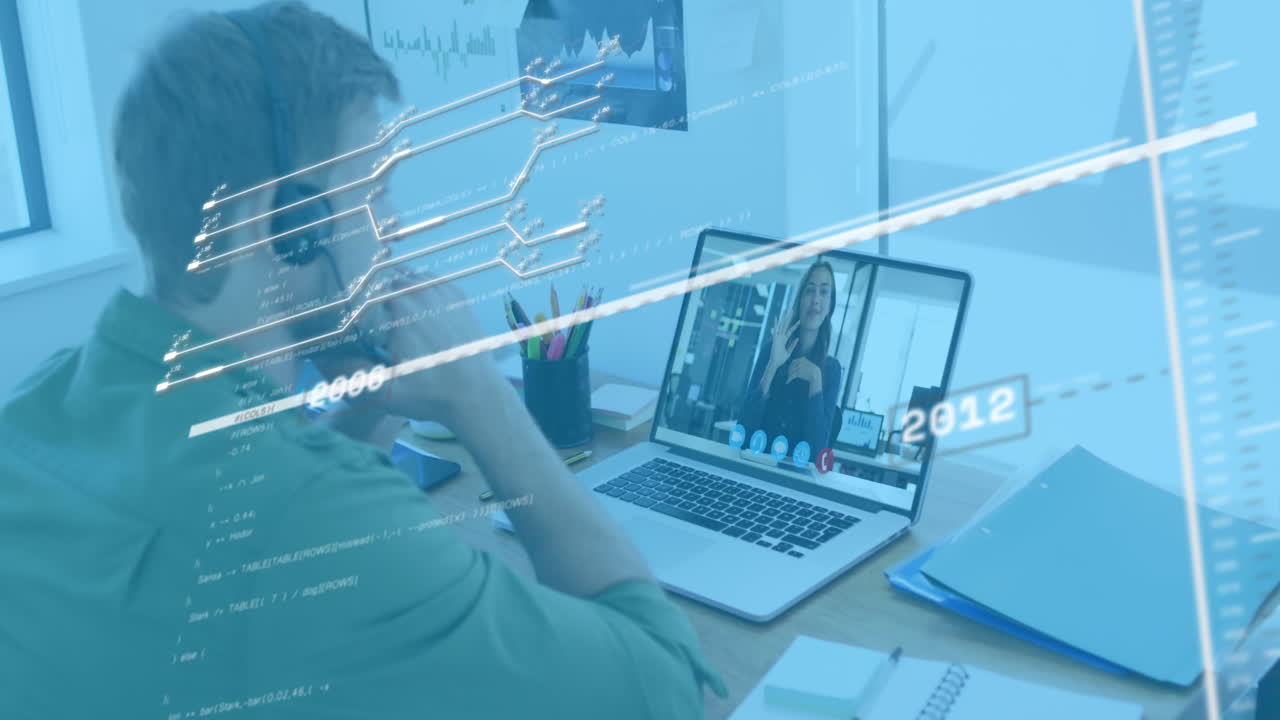 사무실에 있는 백인 사업가에 대한 금융 데이터 처리의 애니메이션