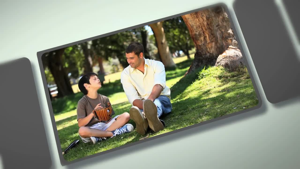 서로 다른 가족들이 함께 즐기는 장면입니다.