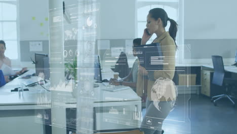 mujer de negocios en el teléfono con animación de análisis de datos sobre el entorno de la oficina