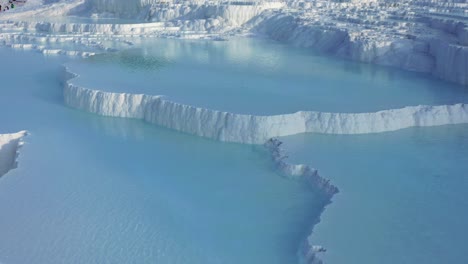 Natural-travertine-pools-and-terraces-in-Pamukkale