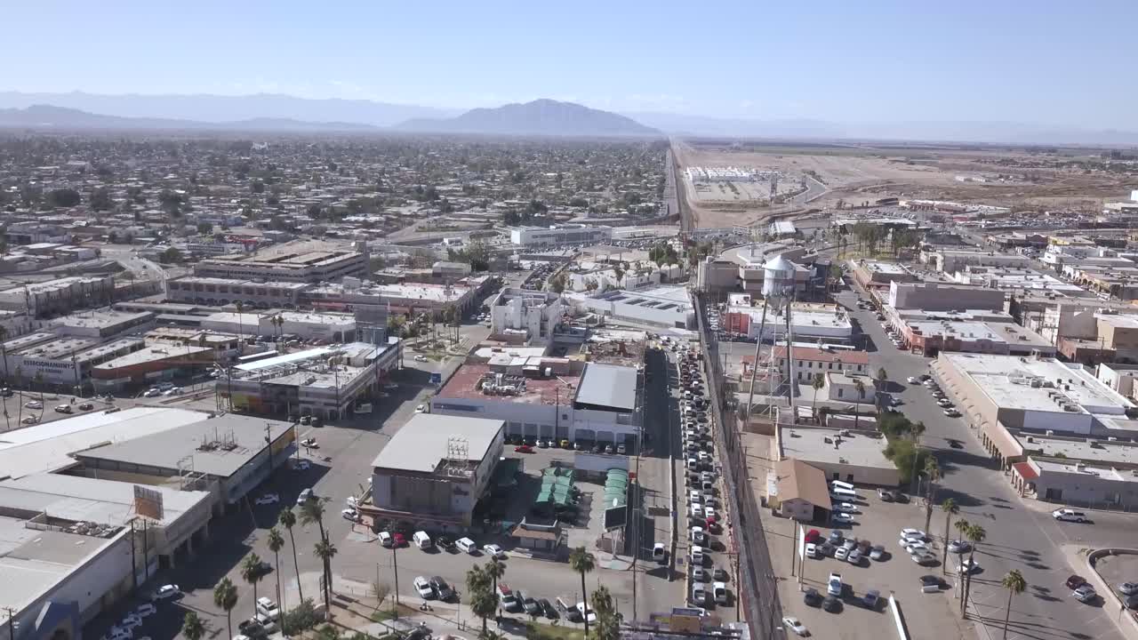 drone volando sobre la frontera de los estados unidos de america a mexico