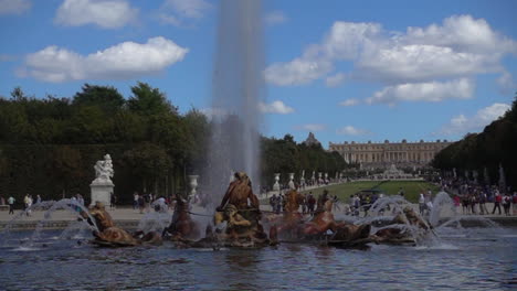 slow motion of a fountain in versailles gardens