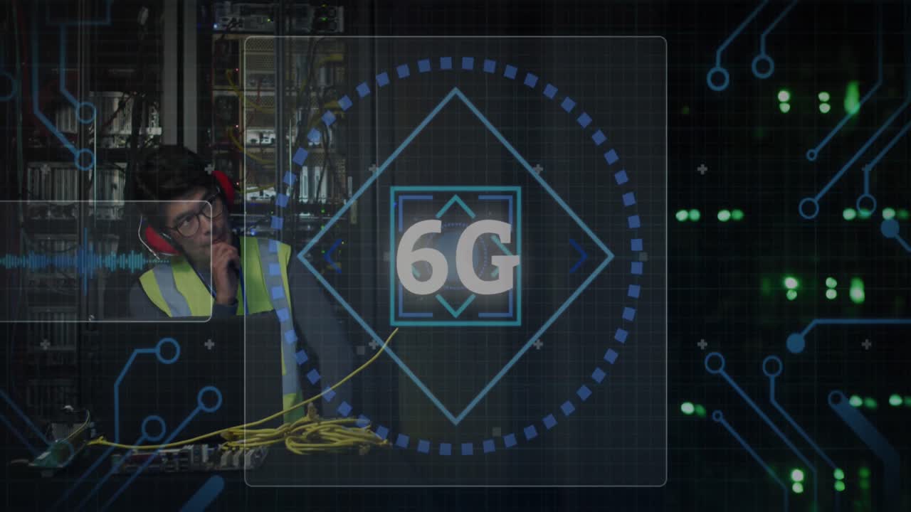 animazione di dati e testo 6g su maschio asiatico ingegnere it con cuffie da server computerizzato