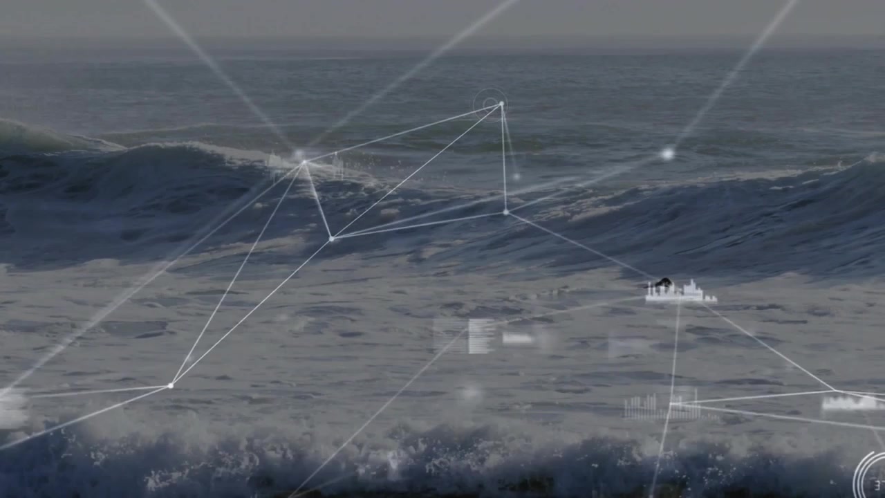 Surfista uomo che rema verso le onde, si immerge sotto la schiuma, si posiziona, con overlay HUD sportivo che scorre