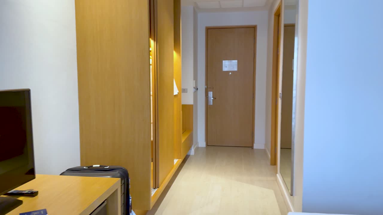 una acogedora habitación de hotel con comodidades modernas