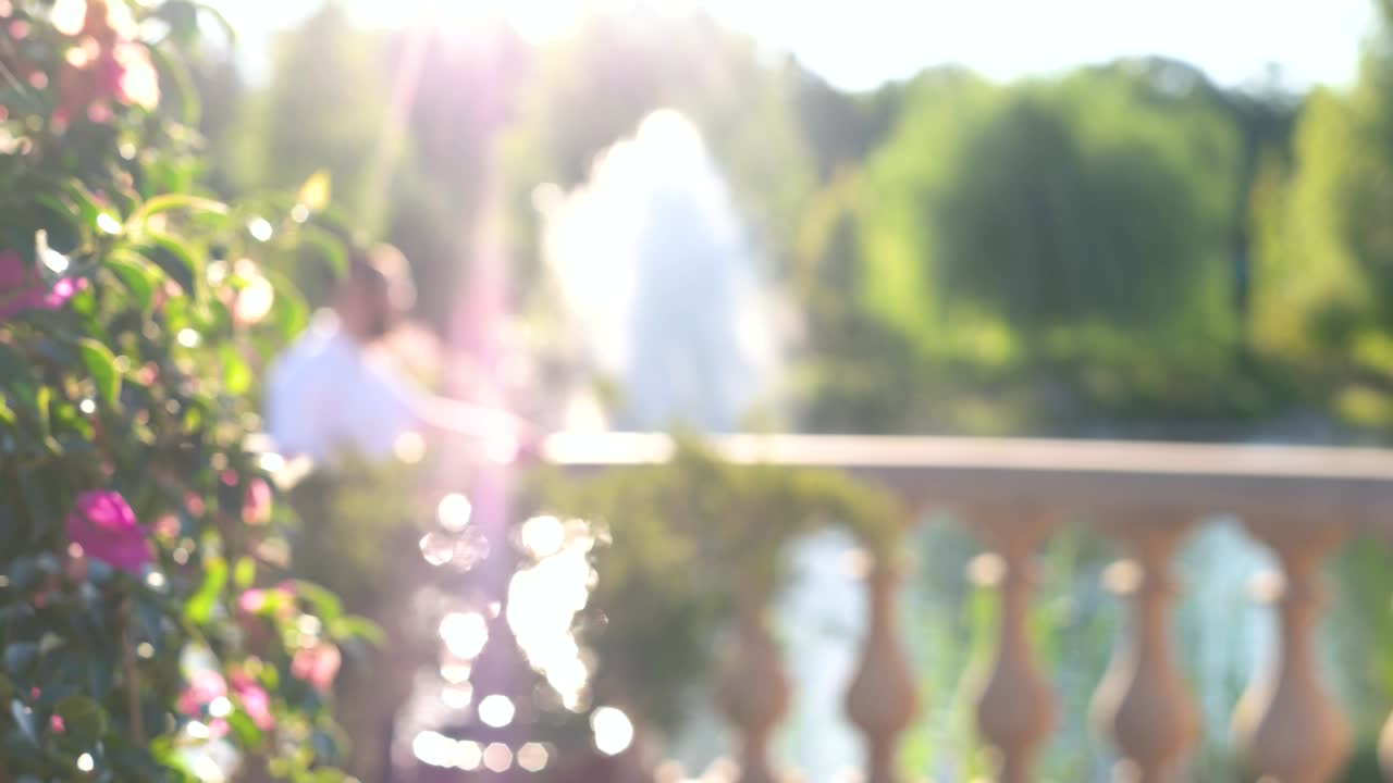 흐릿한 사람과 자연.