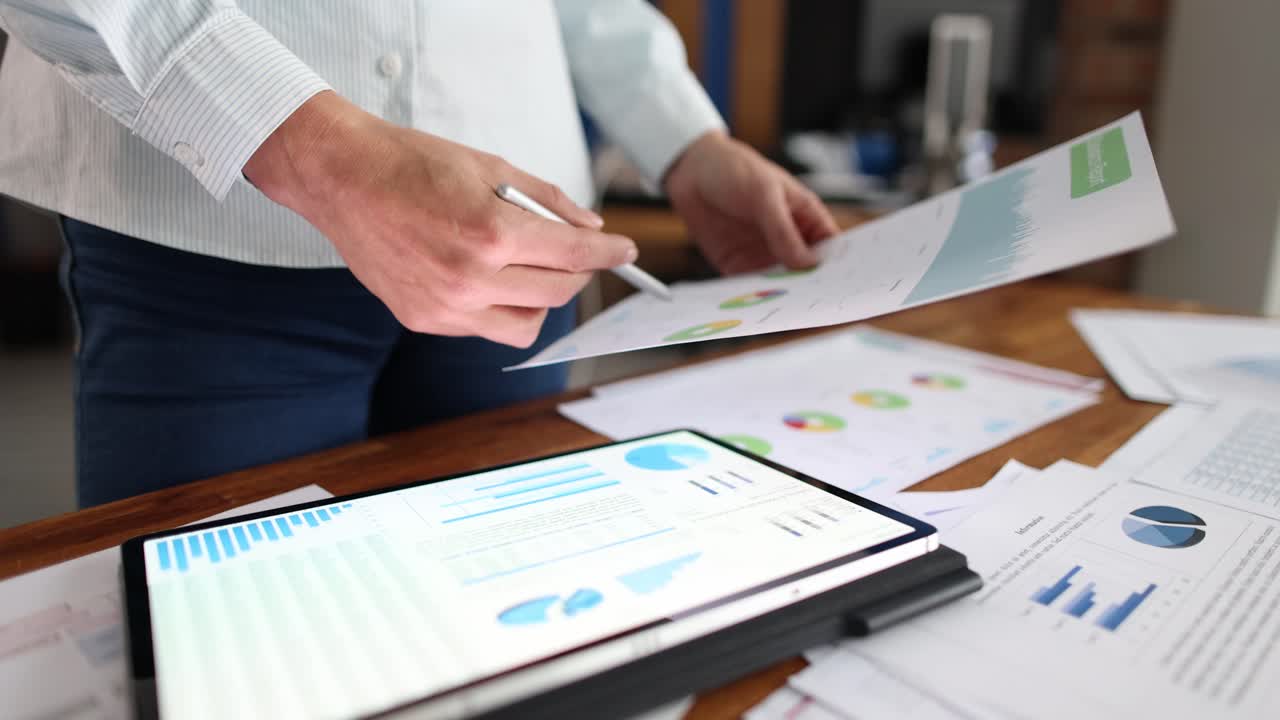 Analyzing Business Data with Technology