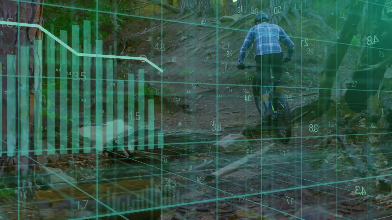 Ciclista uomo che pedala in salita su un sentiero, con una griglia verde e grafici che tracciano le prestazioni per la tecnologia.