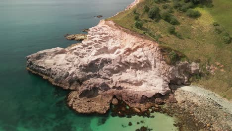 Rocky-clifftops-of-Cray-Fish-bay-in-New-Zealand