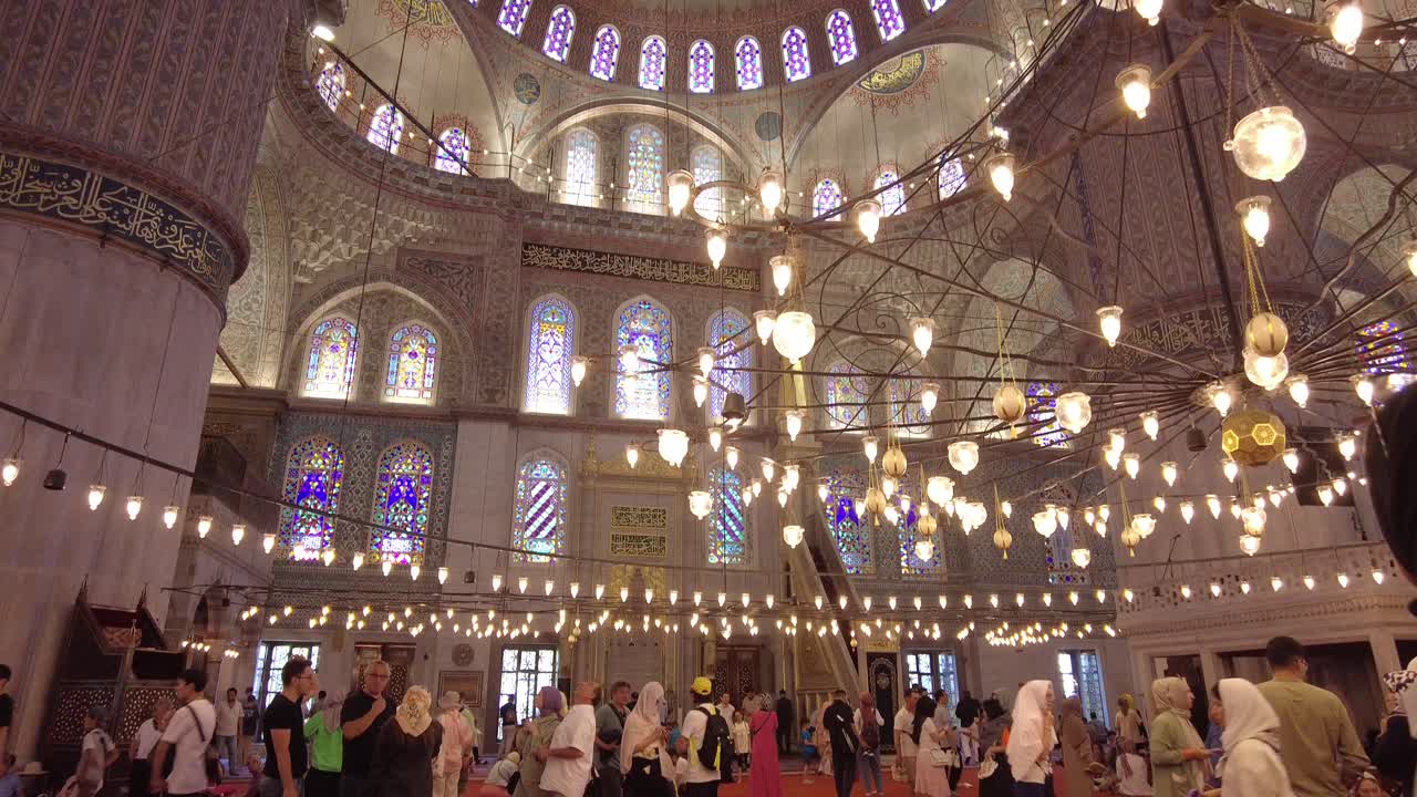 Dentro da Mesquita Azul em Istambul