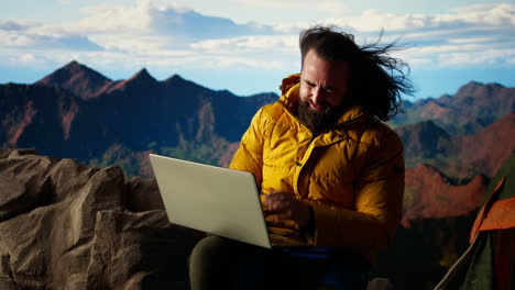 mountain adventurer prioritizes his online business over safety