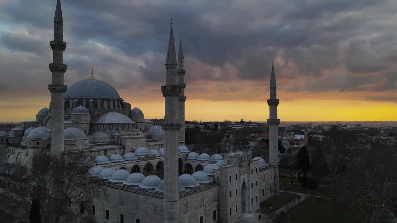 Moschea di Solimano al tramonto, video con drone, Fatih, Istanbul / Turchia