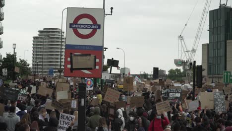 BLM-Protestors-March-Holding-Signs-in-Vauxhall,-London