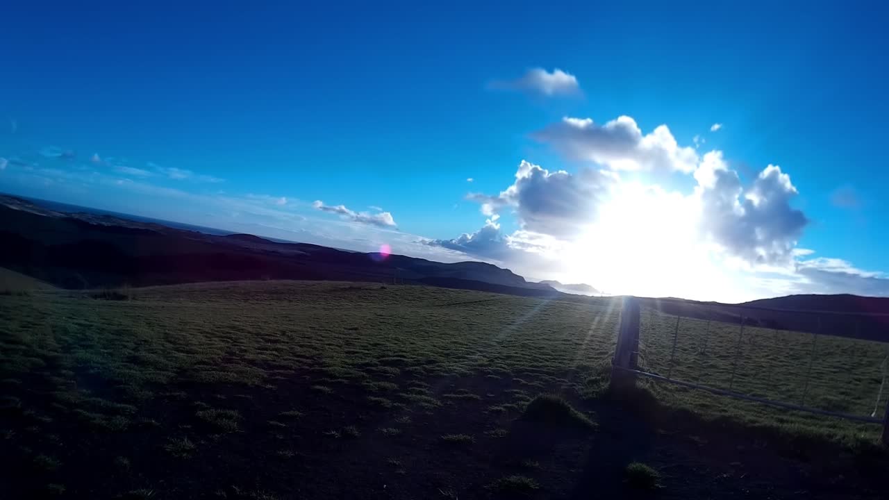 일몰 시 움직이는 구름 - 저속 촬영